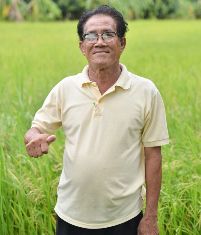 คุณลุงสมศักดิ์ เกิดเสม โรงเรียนสแกนข้าว