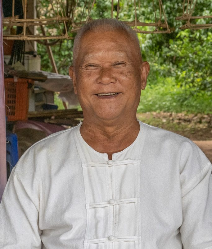 ชุมชนบ้านลาวเวียง-สมาน-ประดับเพชร---ปราชญ์ภูมิปัญญาด้านงานฝีมือจักรสาน