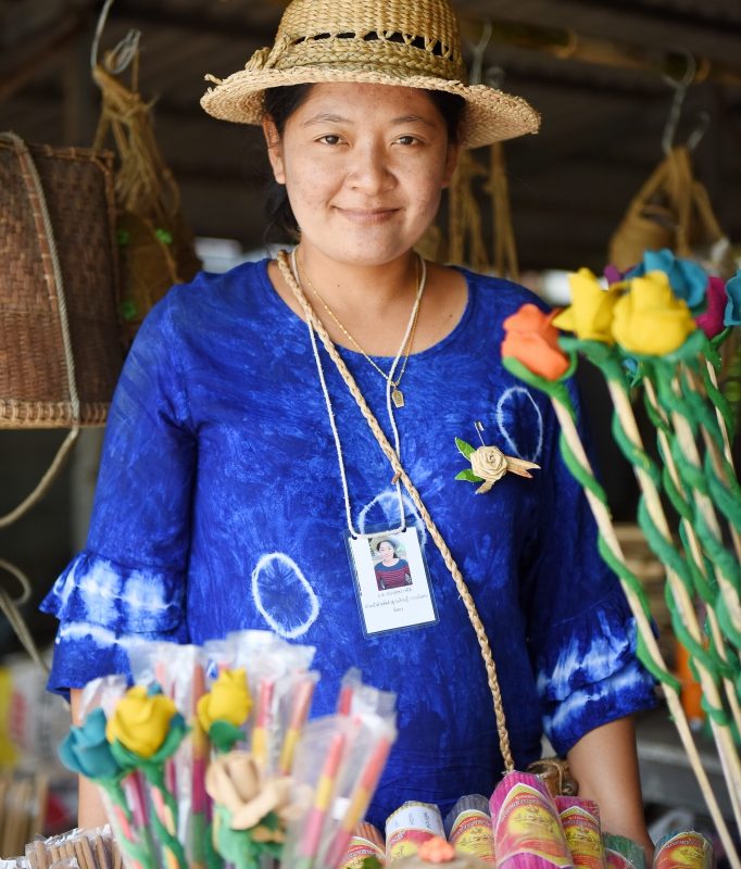 นางสาวประภัสสรา ศรีดี _ การทำธูปสมุนไพรหลากสีประจำวันเกิด